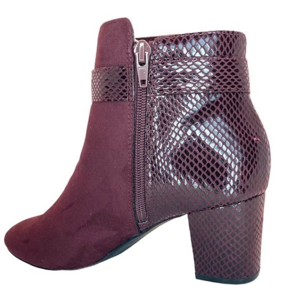 KAREN SCOTT Wine Snakeskin Ivyy Booties - Picture 16 of 16